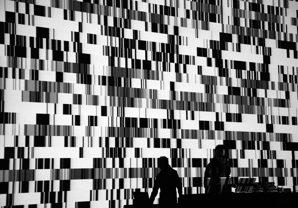 test pattern [live set], 2008, photograph by Liz Hingley